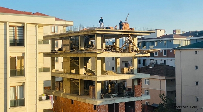 Gençlerin çatıda fotoğraf aşkı yürekleri ağza getirdi