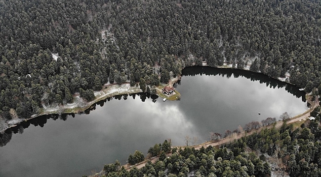 Gölcük Tabiat Parkı&#039;nın yüksek kesimleri beyaz örtüyle kaplandı