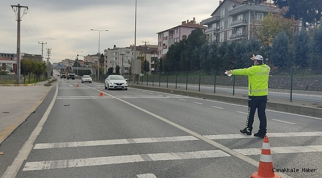 Gölcük&#039;te hız limitine uymayan araç sürücülerine ceza yağdı