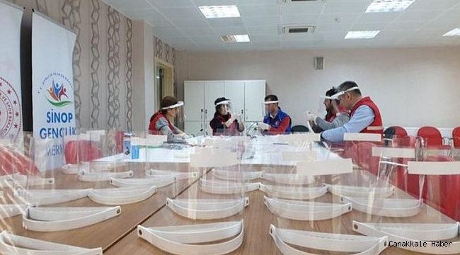 Gönüllü olarak siperlik maske üretiyorlar