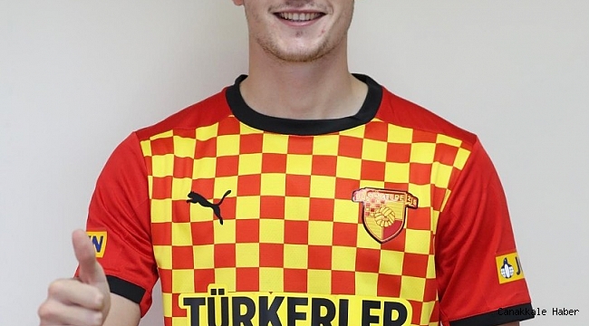 Göztepe&#039;de bir genç daha profesyonel oldu