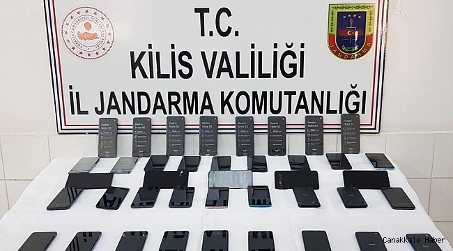 Gümrük kaçağı 40 cep telefonu yakalandı
