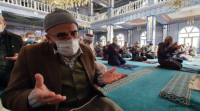 Gümüşhane&#039;de eller &quot;Allah&#039;ım bize yağmur ver&quot; duasıyla semaya açıldı