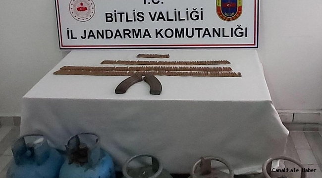 Güroymak'ta toprağa gömülü 5 adet tüp ve mühimmat ele geçirildi