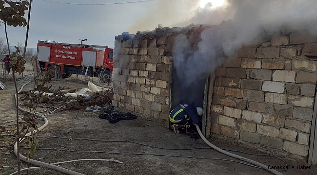 Gürpınar&#039;da tandır evi yangını