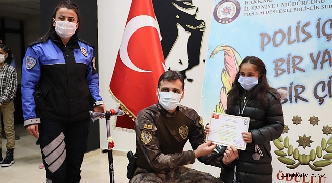 Hakkari Emniyet Müdürlüğünden başarılı öğrencilere ödül