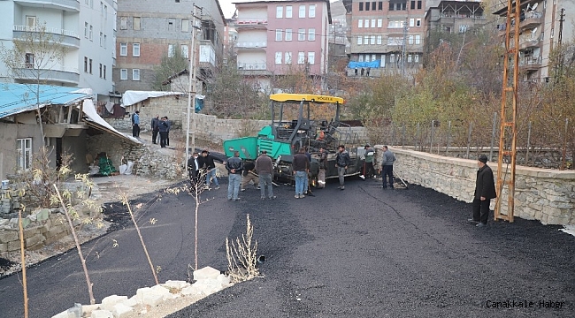 Hakkari'de ara sokaklara asfalt serildi