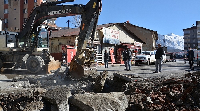 Hakkari&#039;de tıkanan eski menfez yenilendi