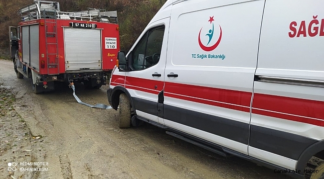 Hasta almaya giderken mahsur kalan ambulansı itfaiye kurtardı
