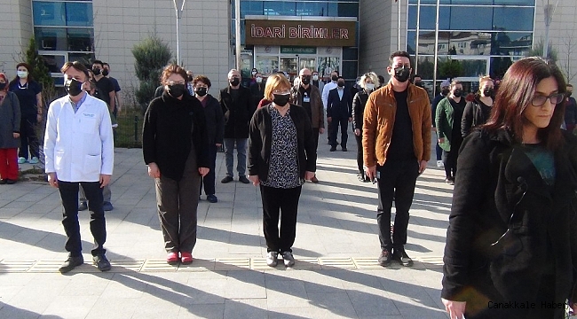Hayatlarını kaybeden meslektaşları için 1 dakikalık saygı duruşunda bulundular