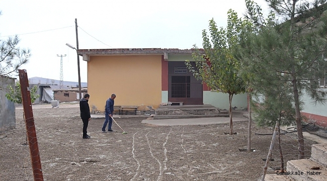 Hazro&#039;da cami, taziye evi ve okul bahçeleri parke taşı ile döşendi