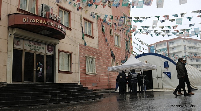 HDP önündeki ailelerin evlat nöbeti 477&#039;inci gününde