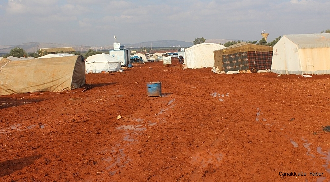 İdlib&#039;de mülteci kampındaki çocuklar zor şartlar altında yaşıyor