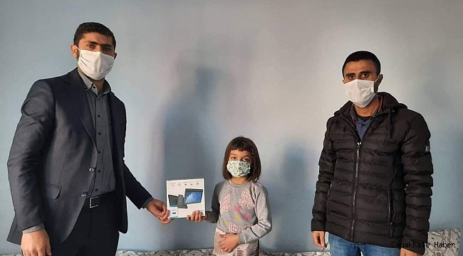 İHA&#039;nın haberi ses getirdi 7 yaşındaki Şeymanur tabletine kavuştu