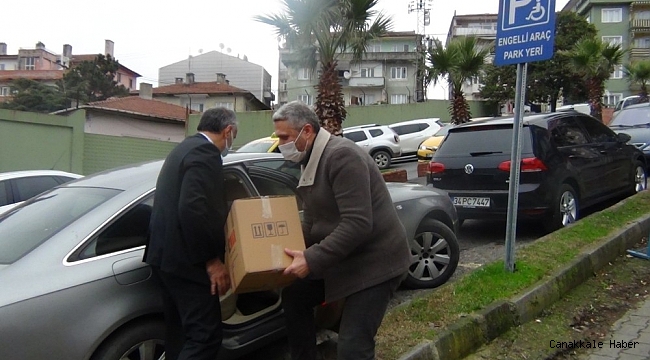 İhtiyaç sahipleri için Kızılay&#039;a 25 koli gıda yardımı yaptı