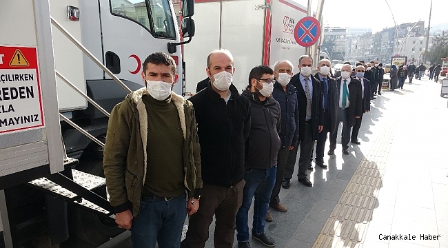 İlik nakli bekleyen Mirzahan bebek için kuyruğa girdiler