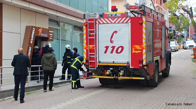 İş hanının elektrik panosunda çıkan yangın korkuttu