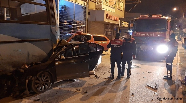 İşçi servisine arkadan çarpan otomobil sürücüsü ağır yaralandı