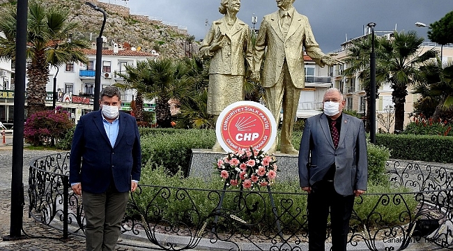 İsmet İnönü, Çeşme&#039;de heykeli başında anıldı