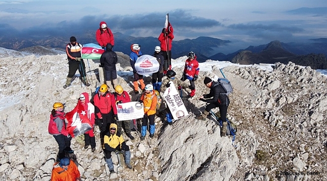 Isparta&#039;da dağcılar Sarıkamış şehitleri için zirve tırmanışı gerçekleştirdi