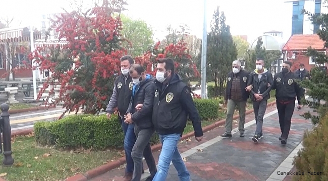 Isparta&#039;da kendilerini polis olarak tanıttıkları kişileri 250 bin lira dolandıran 4 şüpheli tutuklandı