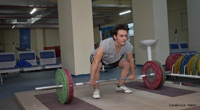 Ispartalı haltercilerden Türkiye dereceleri