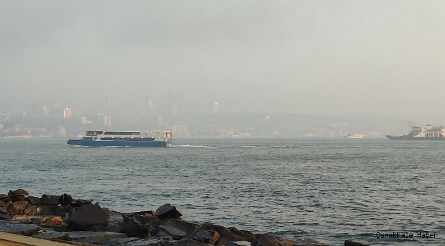 İstanbul Boğazı&#039;nda sis etkili oluyor