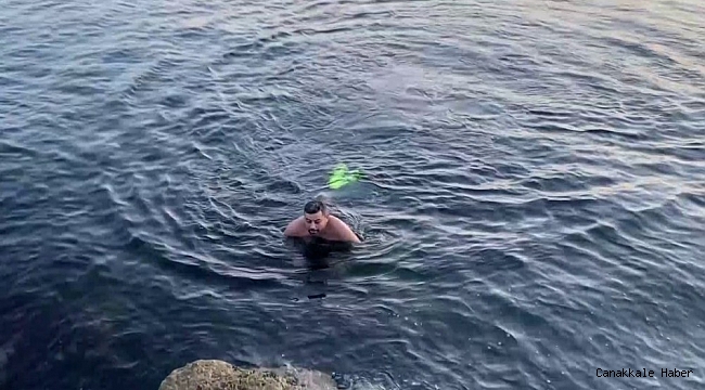 İstanbul&#039;da Aralık ayında günbatımına karşı deniz keyfi