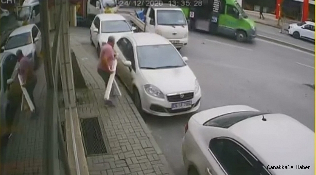 İstanbul&#039;un göbeğinde dubalı, sopalı ve bıçaklı meydan kavgası kamerada