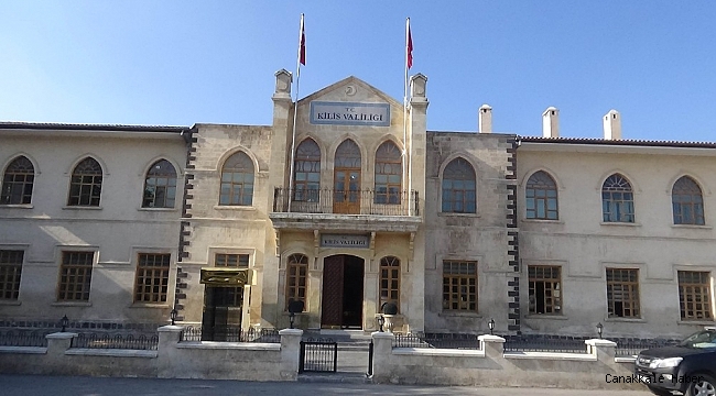 İşyerinin önüne sandalye atıp oturmak yasaklandı