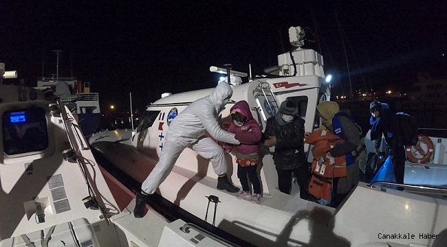 İzmir'de 56 göçmen kurtarıldı