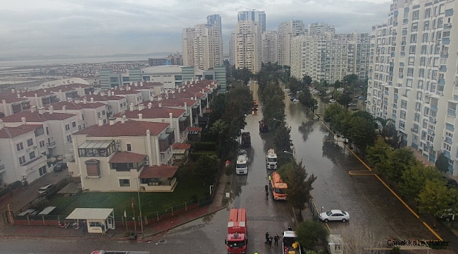 İzmir&#039;de deniz taştı, felaketin boyutu havadan görüntülendi