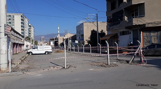 İzmir&#039;de ilginç olay: &#039;Sokak benim&#039; dedi, beton çitlerle kapattı