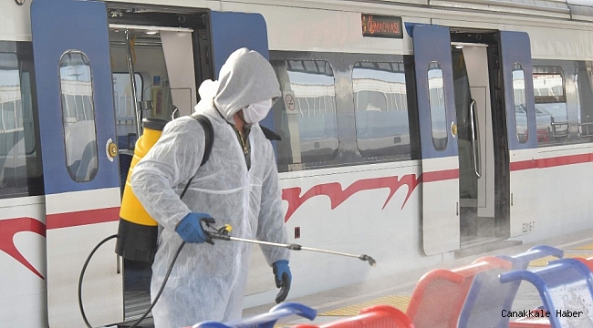 İzmir'de korona virüsüne karşı duraklar, toplu ulaşım araçları dezenfekte ediliyor