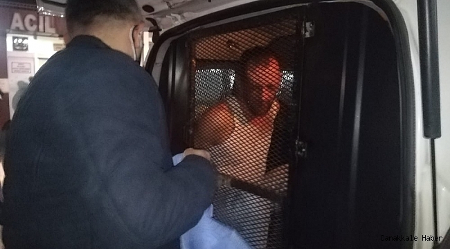 İzmir&#039;de polis memuruna döner bıçaklı saldırı