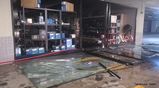 İzmir&#039;deki bir AVM&#039;den bir günde iki yangın