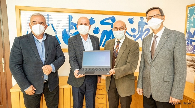 İzmir&#039;deki depremzede öğrencilere bilgisayar bağışı