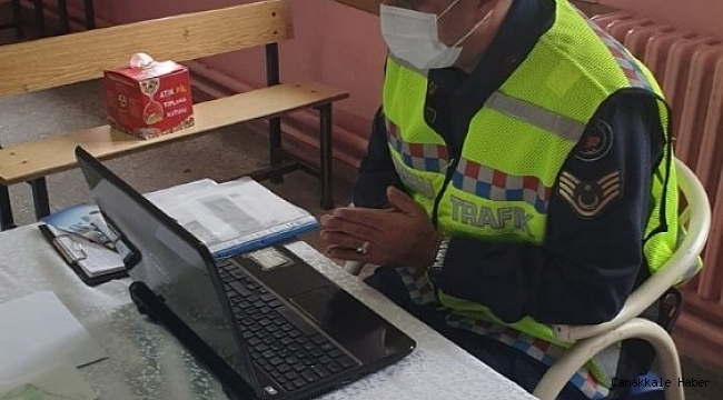 Jandarma EBA üzerinden 37 öğrenciye trafik dersi verdi