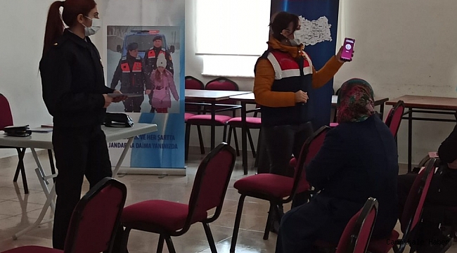 Jandarma kadınlara 'KADES' eğitimi verdi