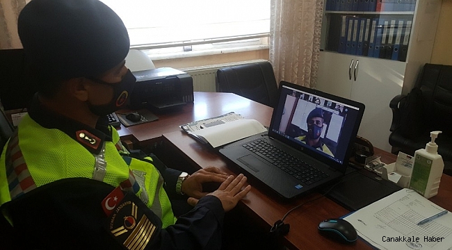 Jandarma öğrencilere uzaktan trafik eğitimi verdi