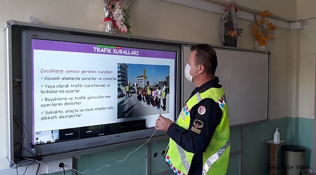 Jandarma trafik ekipleri EBA&#039;dan öğrencilere trafik dersi verdi