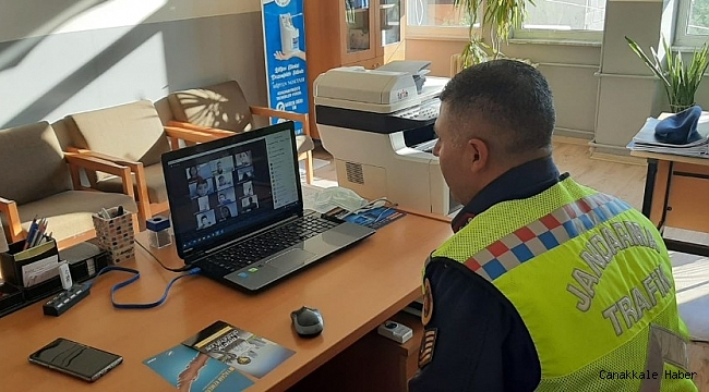 Jandarmadan öğrencilere canlı yayınla trafik dersi
