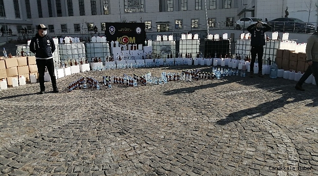 Kaçak alkol operasyonunda ele geçirilen malzemeler basına gösterildi