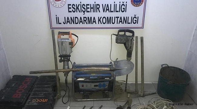 Kaçak kazı yapan 6 kişi jandarmaya yakalandı