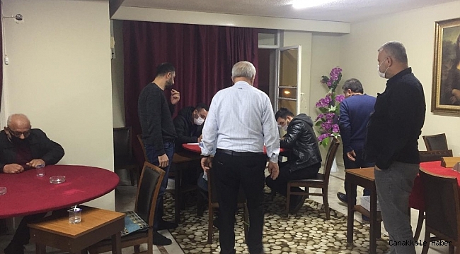 Kadınlar evini, emlakçı iş yerini kumarhaneye çevirdi