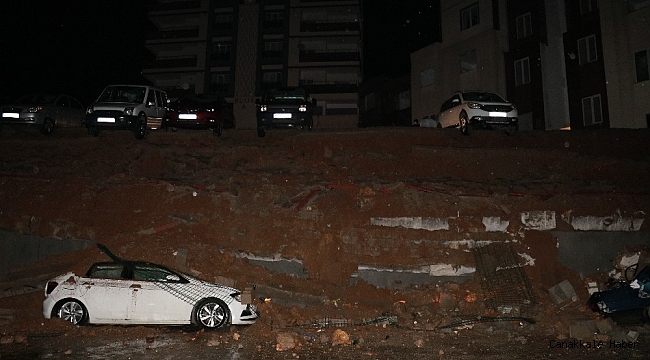 Kahramanmaraş&#039;ta istinat duvarı çöktü: 3 araç zarar gördü