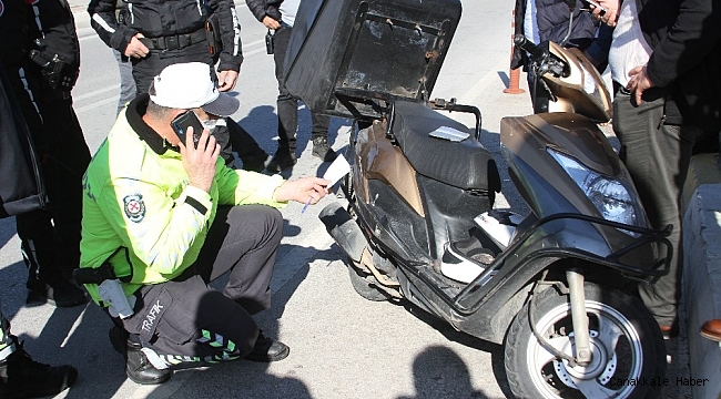 Kamyonete ait plakayla adliyeye geldi, yasak yere park edip polisi alarma geçirdi