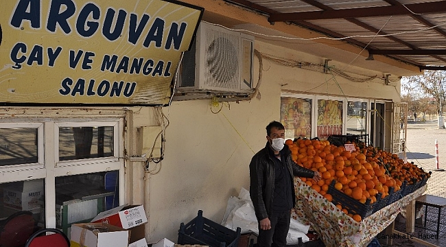 Kapatılan kahvehane ve çay ocağı işletmecilerinden manav hizmeti