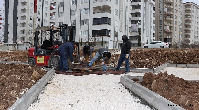 Karaköprü&#039;de parklarda yeşillendirme çalışmaları