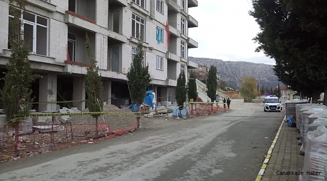 Karaman&#039;da 11 katlı inşaatın çatısından düşen işçi öldü